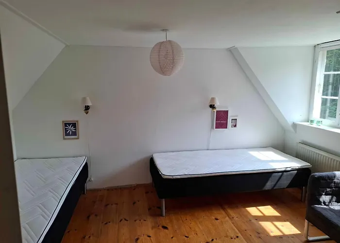 Διαμέρισμα Lovely Near *